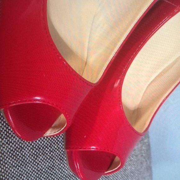 Liz Claiborne Red Heels size 8 - Picture 3 of 5